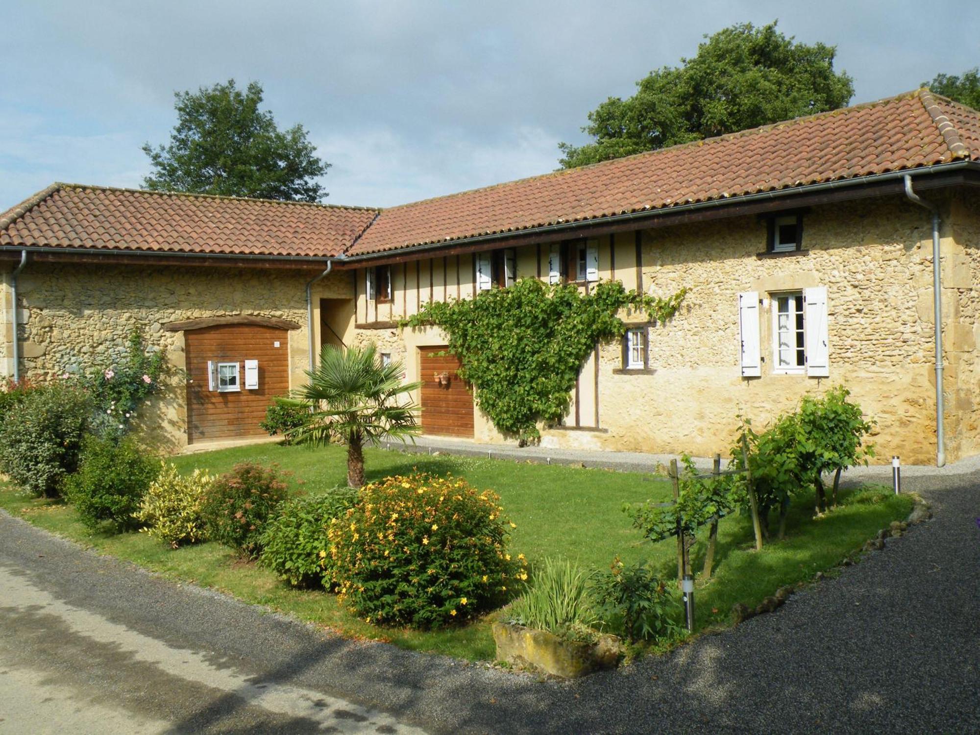 Logis Le Relais Du Bastidou Hotel Beaumarches Exterior photo