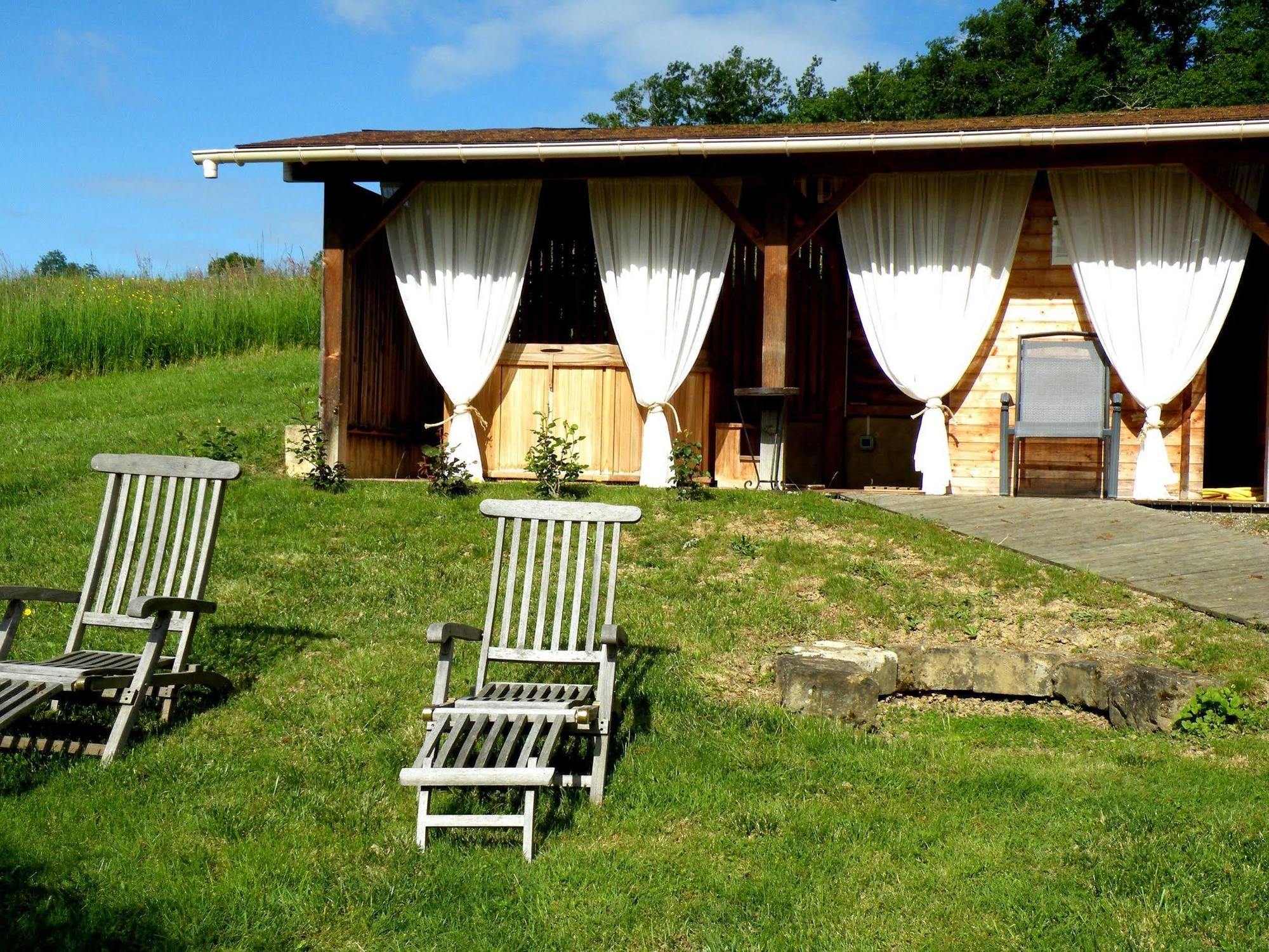 Logis Le Relais Du Bastidou Hotel Beaumarches Exterior photo